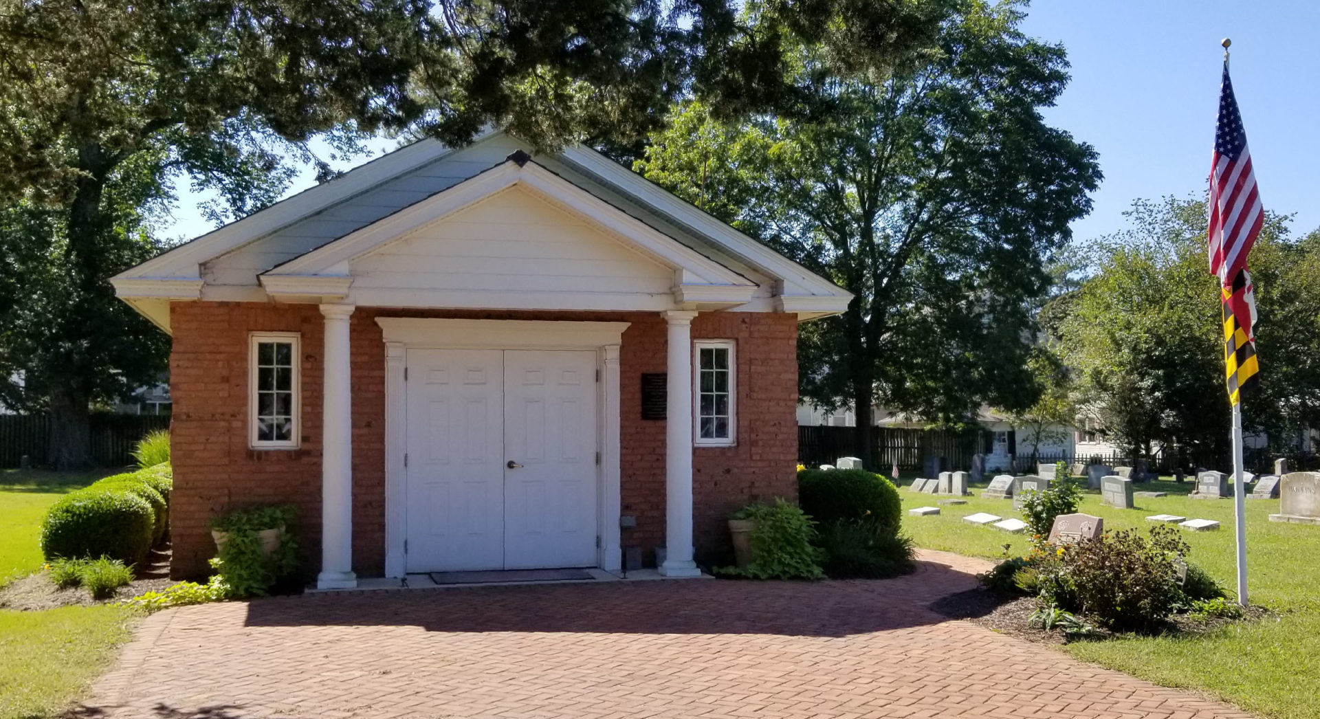 Small brick building at the Parsons Cemetery